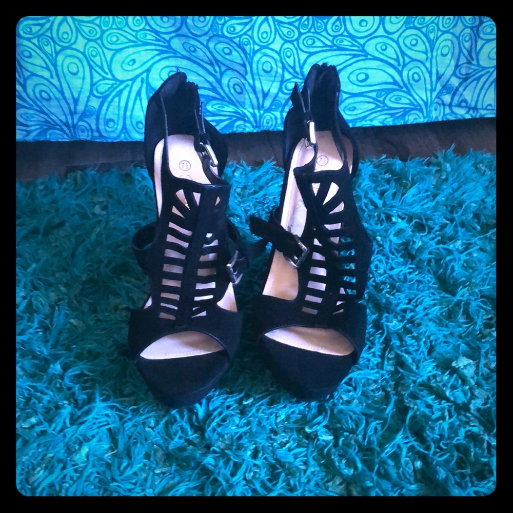 Black wedges